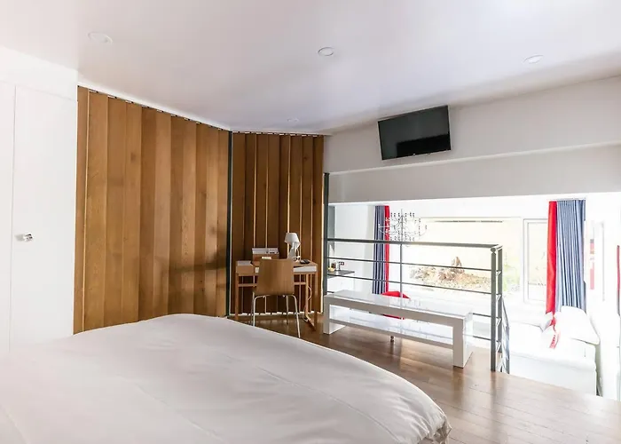 In Marais Elegant Flat In Old Couette-café Paris