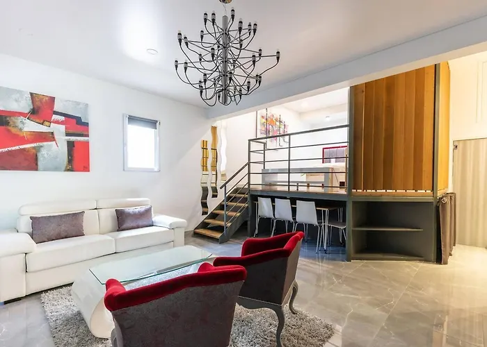 In Marais Elegant Flat In Old Couette-café 3*