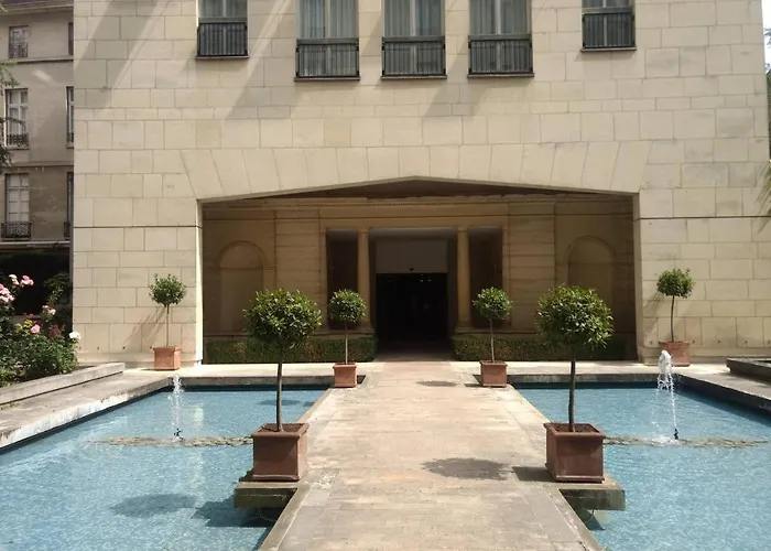 In Marais Elegant Flat In Old Couette-café 3*