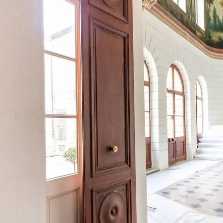 In Marais Elegant Flat In Old Nocleg ze śniadaniem