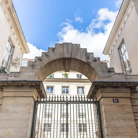 Nocleg ze śniadaniem In Marais Elegant Flat In Old 3*