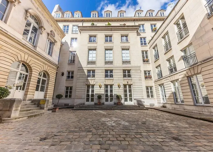 Bed & Breakfast In Marais Elegant Flat In Old